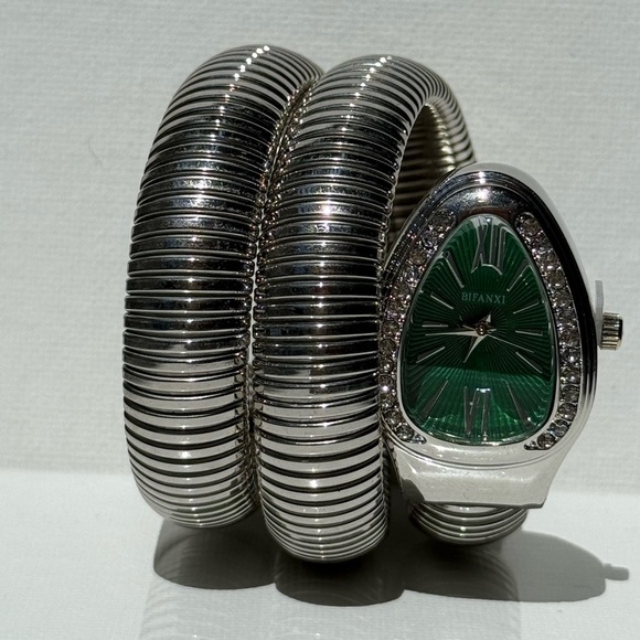 Serpenti Elegant Silver Wrap Women's Watch - Picture 6 of 15